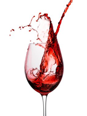 - Şarap. Bir bardak kırmızı, pembe şarap. Şarap kadehinde şarap sıçramış. Alkol partisi. Fotoğraf restoran ve bar için uygun. Merlot veya Cabernet Sauvignon. Bir bardağa dökülüyor. İzole edilmiş arkaplan 