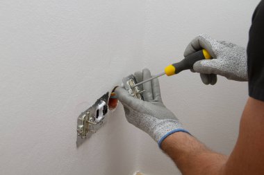 Elektrik prizi kurulumu hakkında iş.