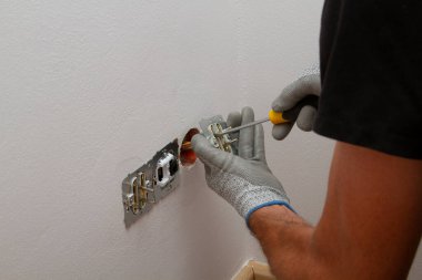 Elektrik prizi kurulumu hakkında iş.