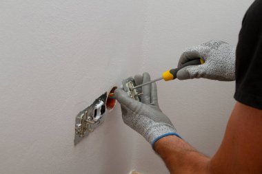 Elektrik prizi kurulumu hakkında iş.