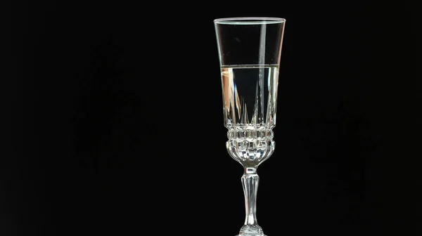 Vakantie Wordt Champagne Een Kristalglas Gegoten Bubbels Spelen Een Glas — Stockfoto
