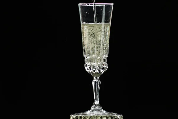 Праздник Шампанское Наливают Хрустальный Бокал Пузыри Играют Бокал Шампанского Стоковая Картинка