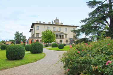  İtalya, Toskana 'da Poggio a Caiano' daki Villa Medici manzarası. Popüler turizm beldesi.