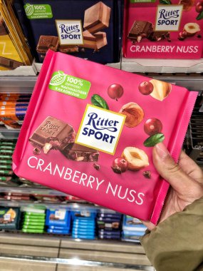 26.12.2022 Ukrayna, Harkiv lezzetli çikolatalı Ritter Spor. Ritter Sport çikolatalarının çeşitleri. Ritter Sport 1912 yılında Stuttgart-Bad Cannstatt, Almanya 'da kuruldu.. 