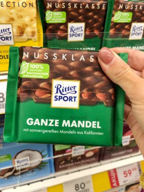 KHARKIV, UKRAINE - 8 Aralık 2020: Ritter Spor Çikolata Ürünü. Ritter Spor şirketi 1912 yılında Almanya 'nın Stuttgart-Bad Cannstatt kentinde kuruldu..