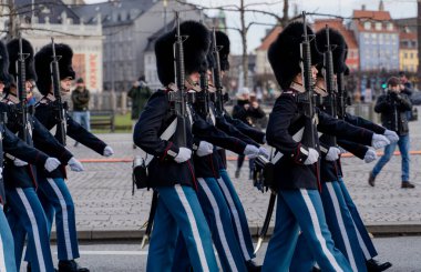 Bakayım. Bakayım. DENMARK - 20 Şubat 2022. Danimarka Kraliyet Ordusu. Muhafızların değişimi..