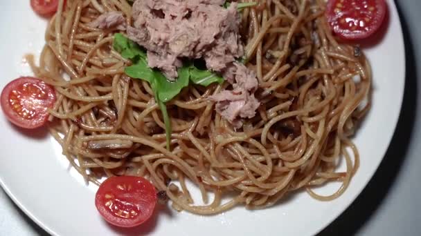 Cooking Spaghetti Tuna Tomatoes — Stockvideo
