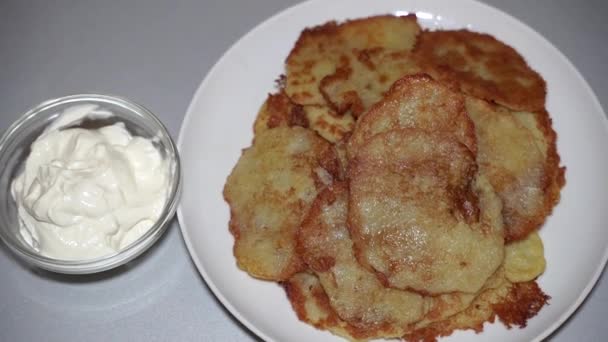 Potato Pancakes Potato Pancakes Sour Cream Dish — Stock Video