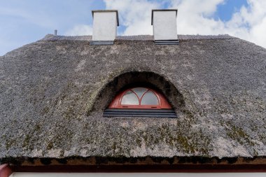 Evin çatısı. Evin eski çatısı. Danimarka. Kopenhag.