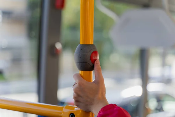 ボタンを止めて バスのボタンを停止します — ストック写真
