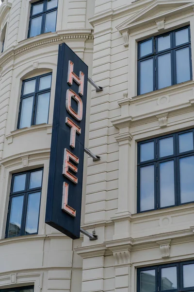 Hotel Sinalização Com Hotel Inscrição — Fotografia de Stock