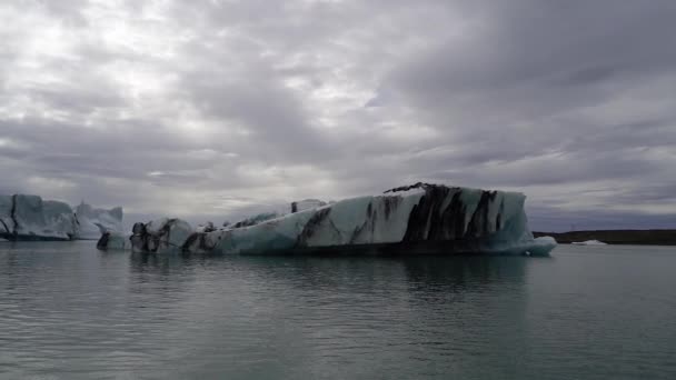 融化的冰川飘入大海 — 图库视频影像