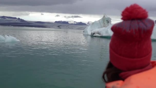 Glacier Touriste Regarde Iceberg Islande — Video