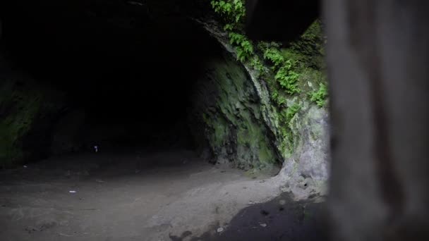 古代の洞窟 洞窟の中に クローズアップ — ストック動画
