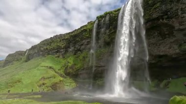 Büyük şelale. Resimli bir manzara. İzlanda.
