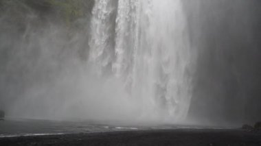 Büyük şelale. Resimli bir manzara. İzlanda.