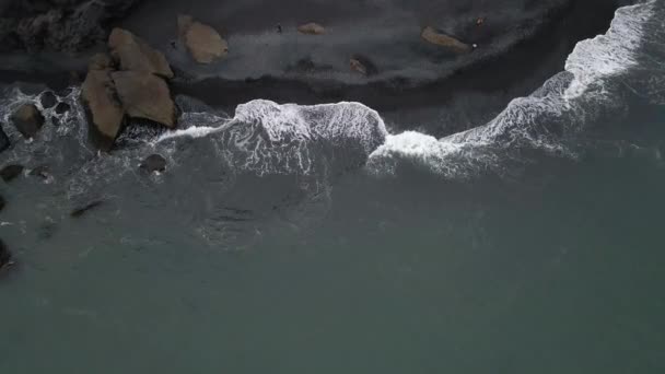 里尼斯法加拉黑色沙滩从上面看 — 图库视频影像