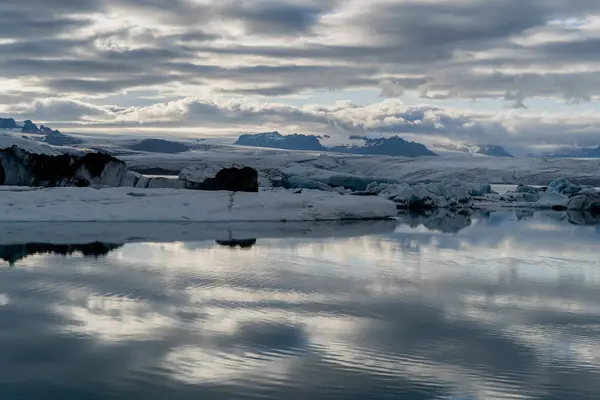 Исландия Тающий Ледник Плавает Океане — стоковое фото
