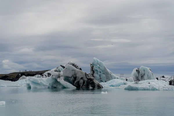 Ισλανδία Ένας Παγετώνας Που Λιώνει Επιπλέει Στον Ωκεανό — Φωτογραφία Αρχείου