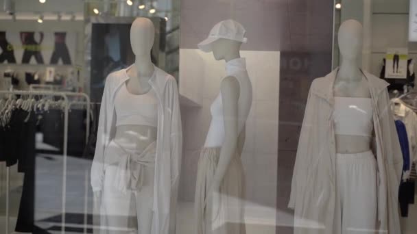 Вікно Магазину Манекени Літній Одяг — стокове відео