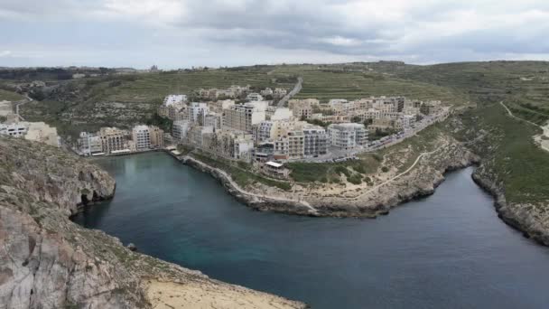 マルタ ゴゾ島のクズベイの上からの眺め — ストック動画