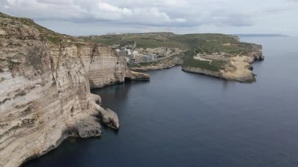 マルタ ゴゾ島のクズベイの上からの眺め — ストック動画