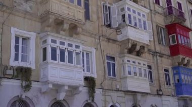 Mimarlık. Malta 'da bir binanın cephesi.