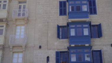 Mimarlık. Malta 'da bir binanın cephesi.