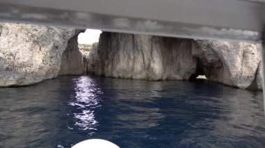 Malta adasındaki mağarada. Lagoon.