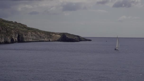 Σκάφος Στη Θάλασσα Γενικό Σχέδιο Μπέι Μάλτα — Αρχείο Βίντεο