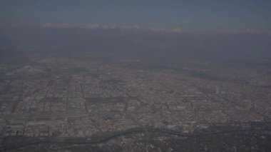 Bir uçaktan görüntü. Torino şehri yukarıdan.