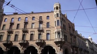 Mimarlık. Şehirde eski bir bina. Torino.