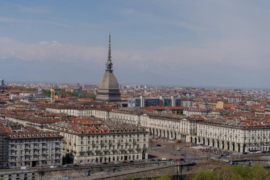 Torino. Gözlem güvertesinden şehir manzarası.