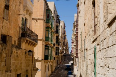 Malta. Valletta. Eski şehrin caddesi..