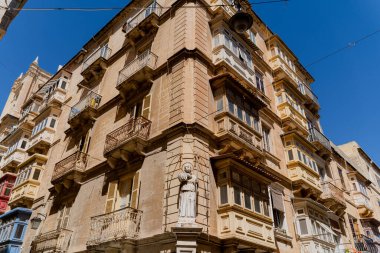 Malta. Valletta. Eski şehrin caddesi..