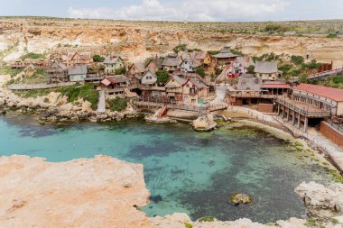 Malta. Temel Reis 'in balıkçı köyünün genel görünümü. Genel plan.