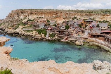 Malta. Temel Reis 'in balıkçı köyünün genel görünümü. Genel plan.