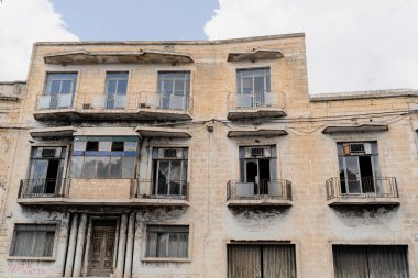 Malta. Valletta. Eski şehrin caddesi..