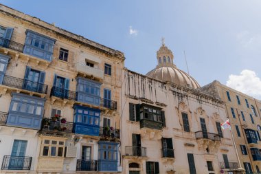 Mimarlık. Malta 'da bir binanın cephesi.