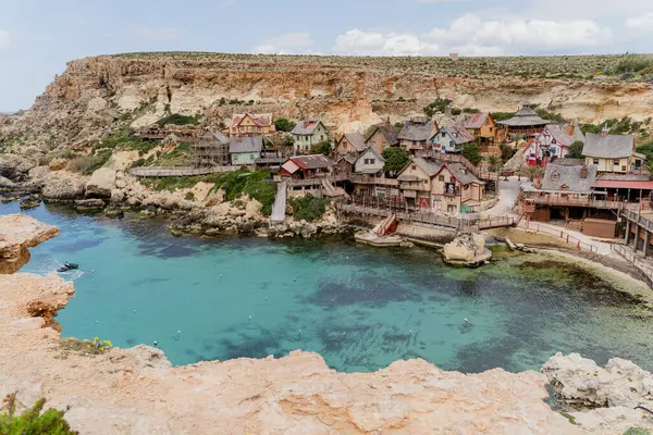 Malta. Temel Reis 'in balıkçı köyünün genel görünümü. Genel plan.