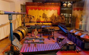 Müzik aletleri. Davullar. Farklı davul türleri.