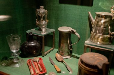 Yemek takımı. Antika mutfak aletleri. Antikalar.