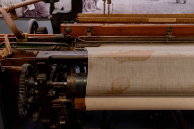 Matbaa makinesi. Gazete basan bir matbaa..