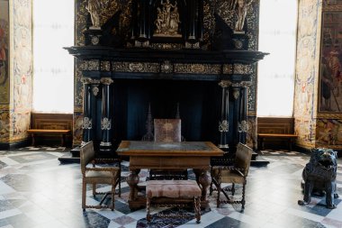 Danimarka 12 Kasım 2022. Eski oda. Orta Çağ 'da antika mobilyalar. Dolap.