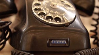 Telefonunuz var. Şifreli telefon eski tarz yakın plan.
