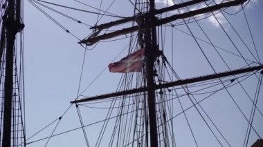 Danimarka bayrağı. Bir gemide Danimarka bayrağı dalgalandırıldı.