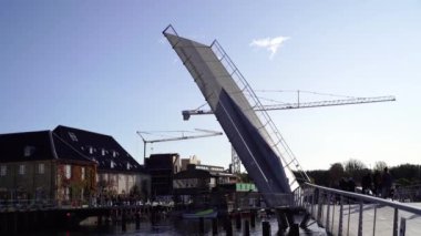 Asma köprü hareket halinde. Zaman aşımı. Danimarka. Kopenhag.