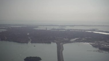 Venedik bakış açısı. Yukarıdan ateş ediyorlar. Eski şehrin manzarası.