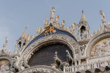 Venedik. İtalya. 14 Ekim 2023. Katedral manzarası. Yakın plan.