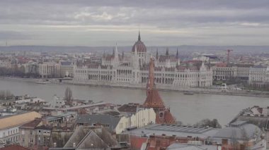 Şehrin üzerinde gözlem güvertesi. Budapeşte 'nin mimarisi. 